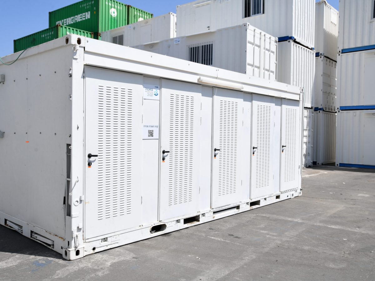 10-תאים-שירותים-ניידים-scaled-q8jsb2d1uky1k23z9c6qgc5d23c8pzahje6nuwd7hk
