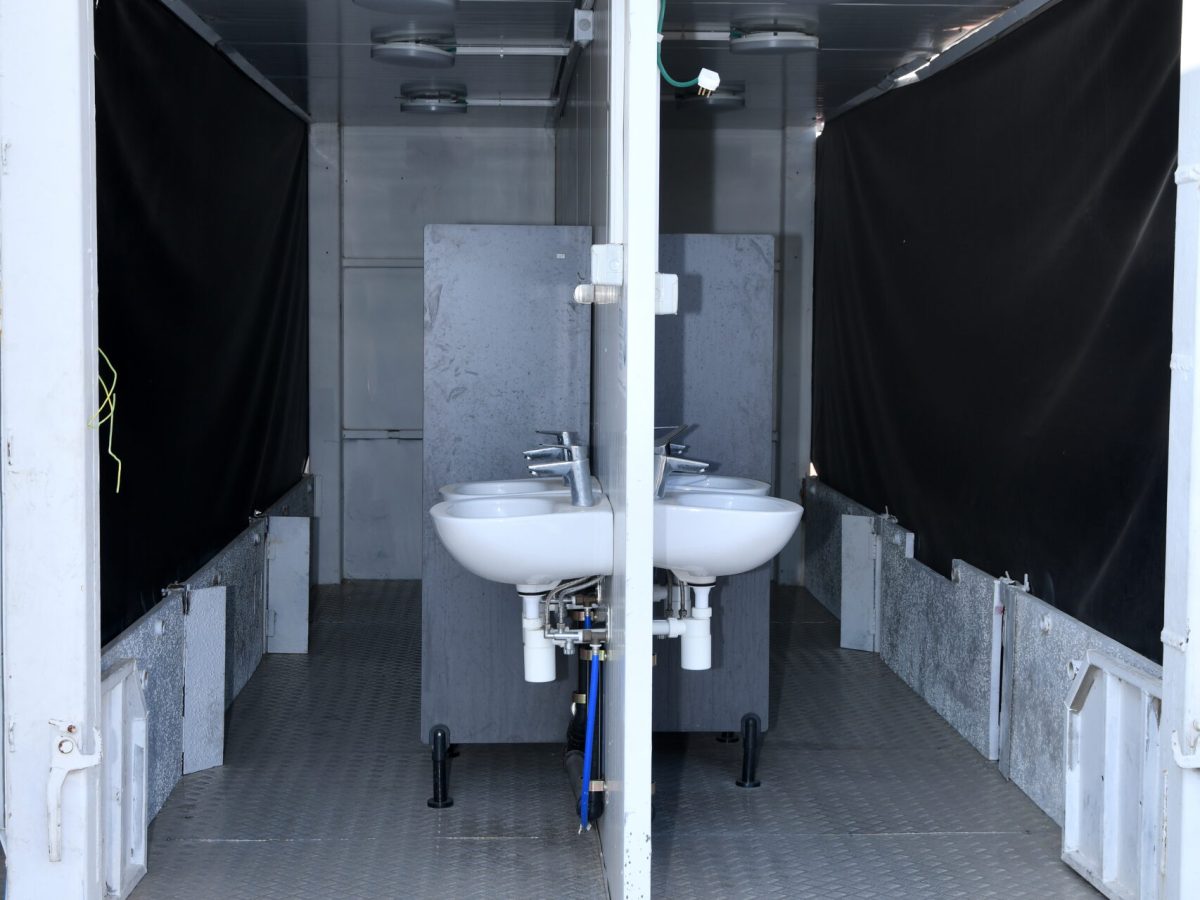 שירותים-ניידים-משתנות-scaled-q8jt2xauet2znzn5kvpnut26w80vv0w31a9qx5252g