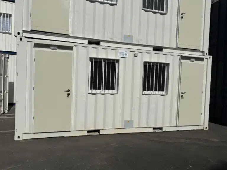 מכולת משרד 6 מטר מחולקת לשני משרדים נפרדים